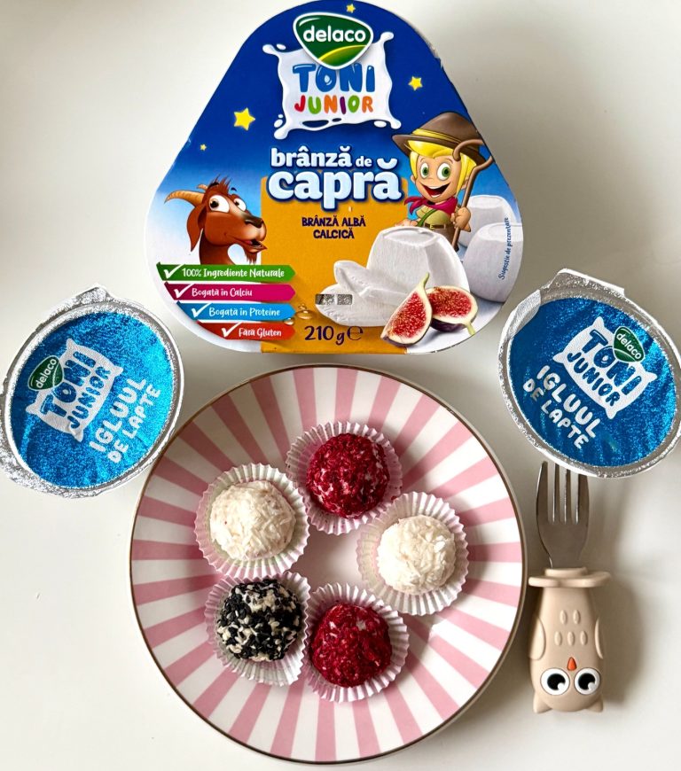 Biluțe energizante cu brânză de capră Delaco Junior, tăvălite în cocos și zmeură liofilizată