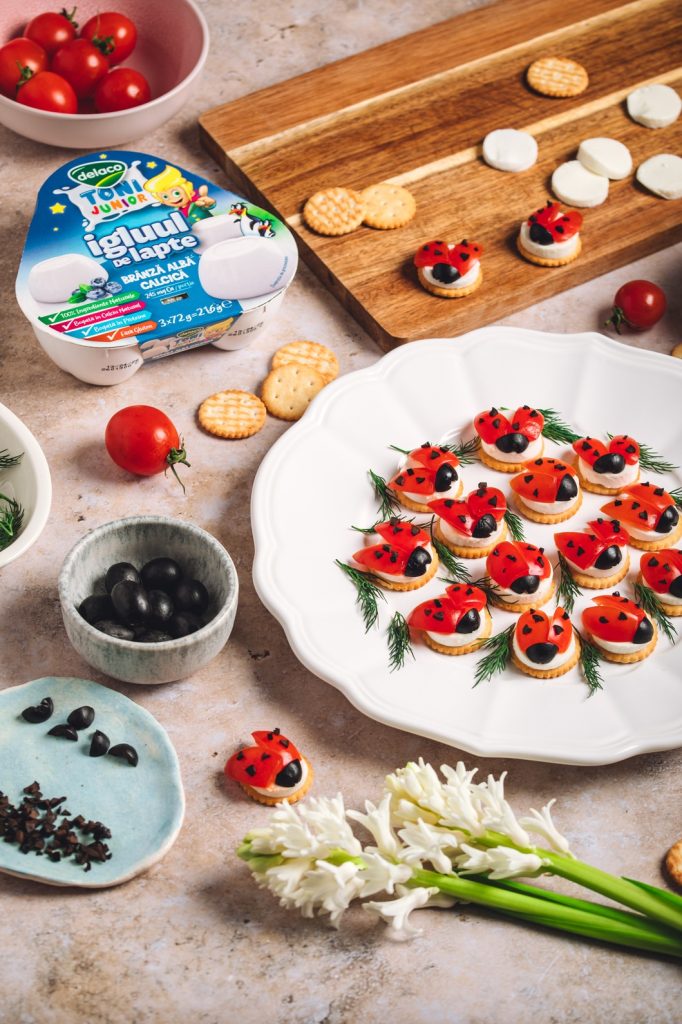 aperitiv pentru copii decorat ca buburuze pentru Paște sau petreceri cu brânză Delaco Junior