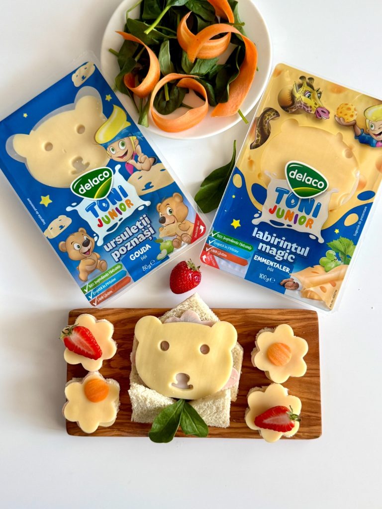 Sandviș pentru copii în formă de plic cu felie de gouda Ursuleții Poznași Delaco Junior și decor din fructe