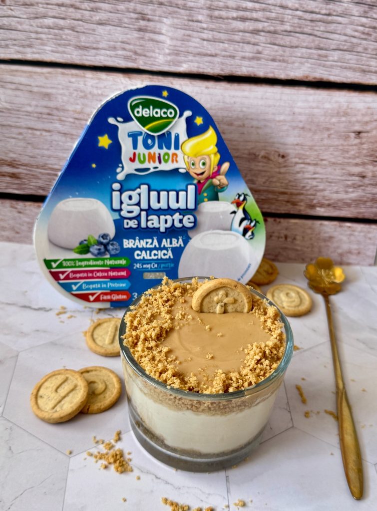 Cheesecake la pahar pentru copii cu Brânză Calcică Delaco Junior, biscuiți și unt de arahide